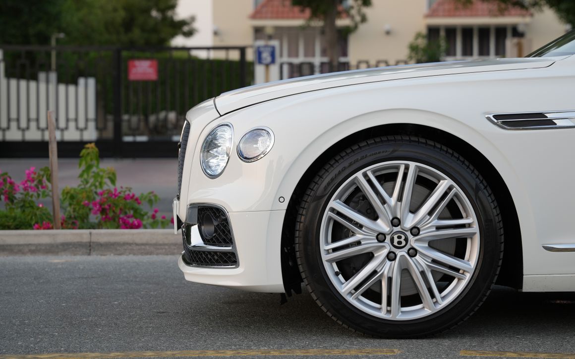 BENTLEY FLYING SPUR - image 5
