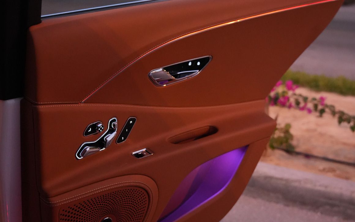BENTLEY FLYING SPUR - image 19