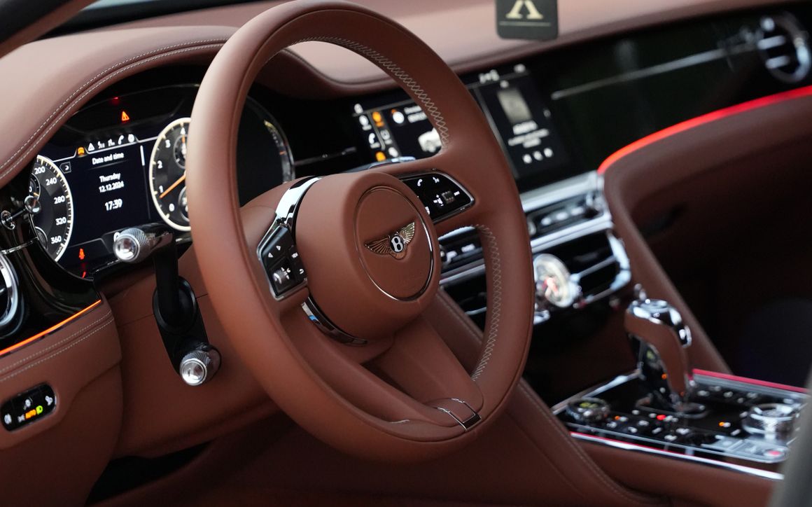 BENTLEY FLYING SPUR - image 8
