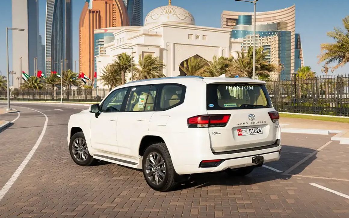 TOYOTA LAND CRUISER GXR - image 4