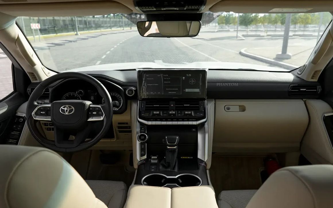 TOYOTA LAND CRUISER GXR - image 7