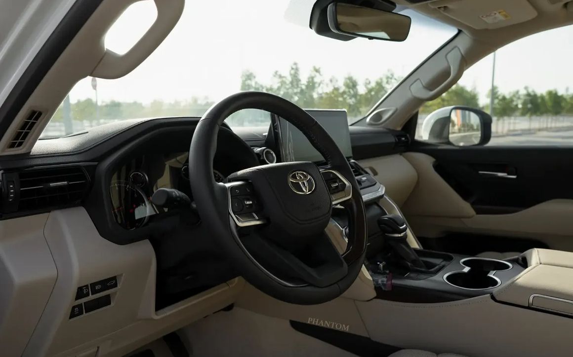 TOYOTA LAND CRUISER GXR - image 6