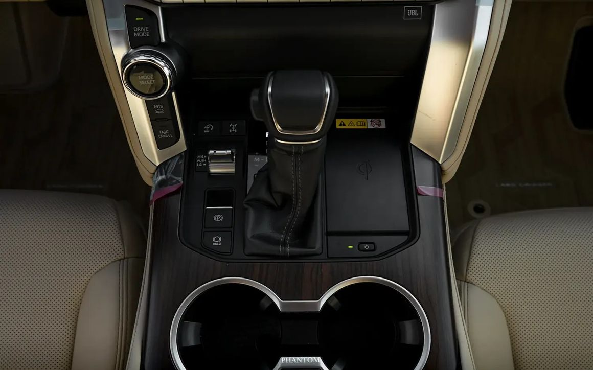 TOYOTA LAND CRUISER GXR - image 9