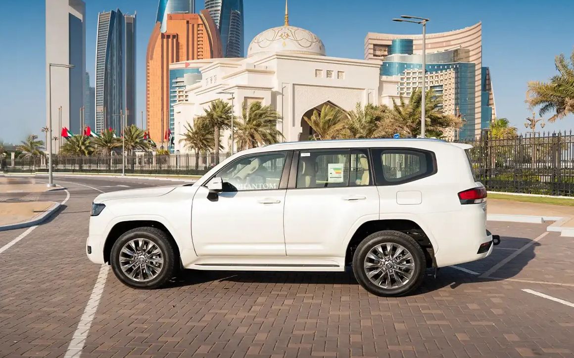 TOYOTA LAND CRUISER GXR - image 2