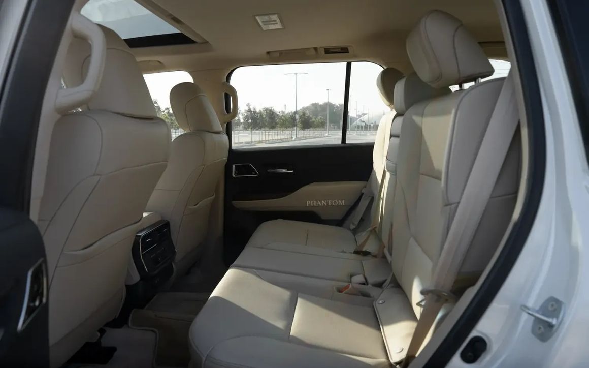 TOYOTA LAND CRUISER GXR - image 10