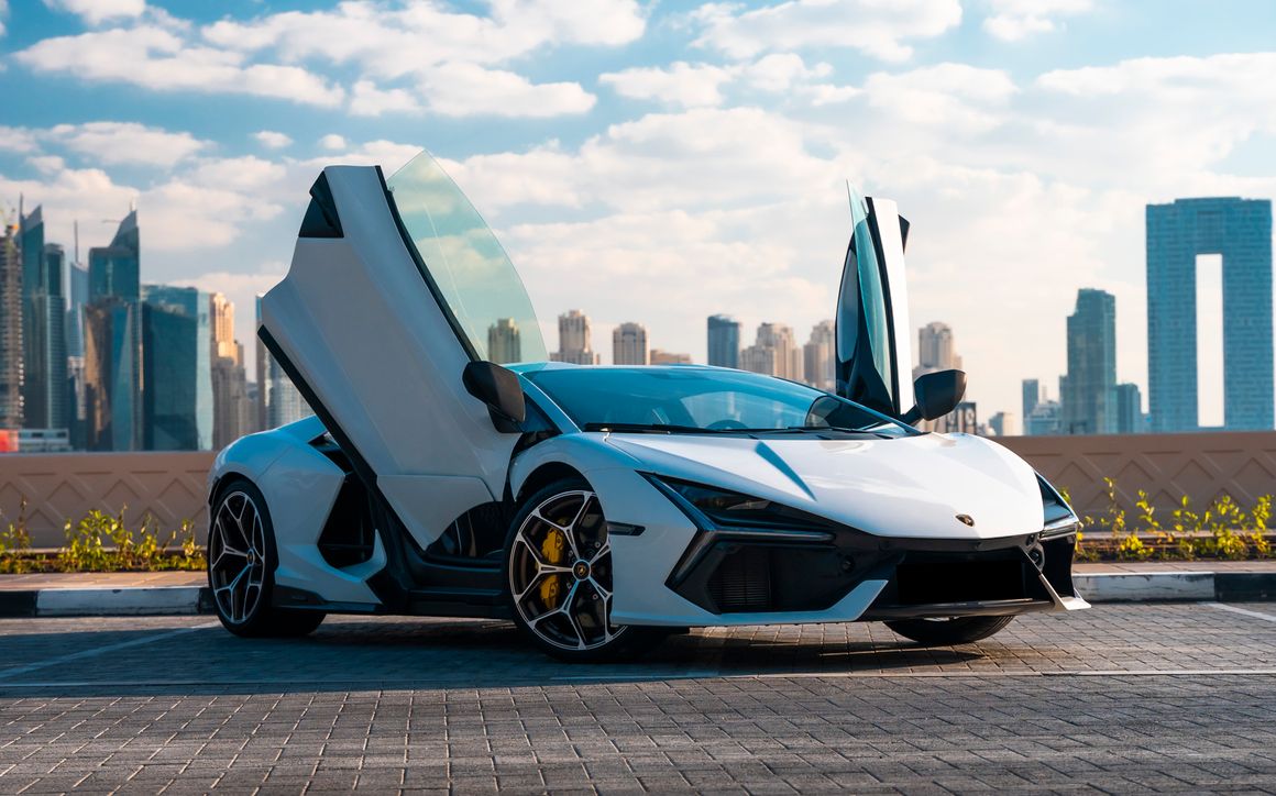 Lamborghini Revuelto - image 8