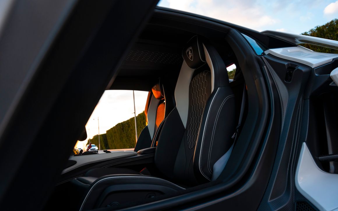 Lamborghini Revuelto - image 18