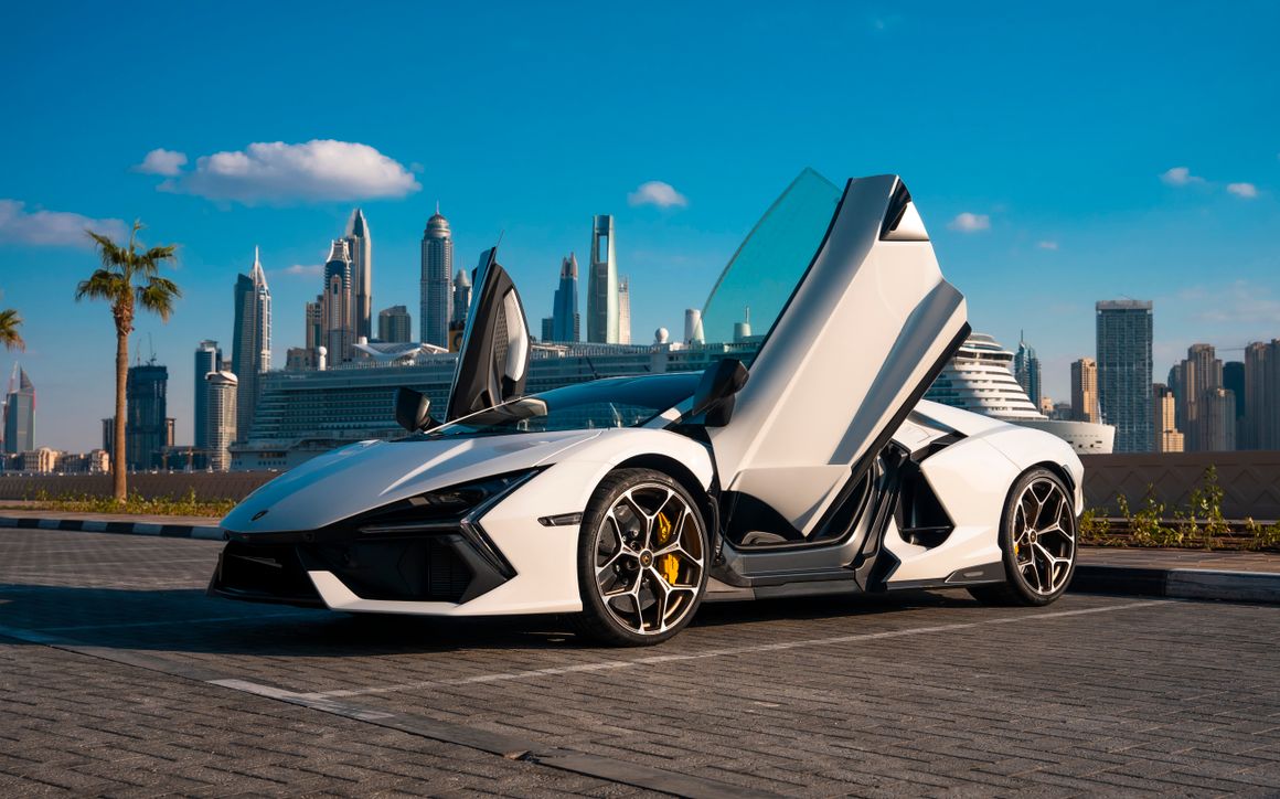Lamborghini Revuelto - image 6