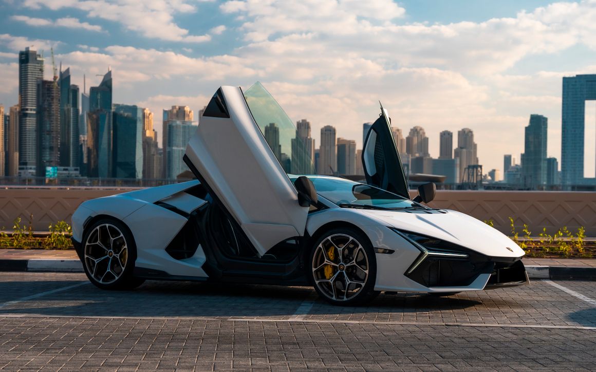 Lamborghini Revuelto - image 9