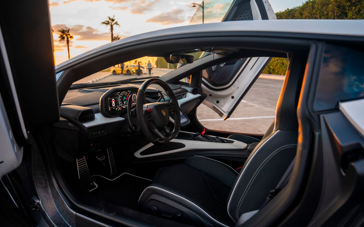 Lamborghini Revuelto - image 17