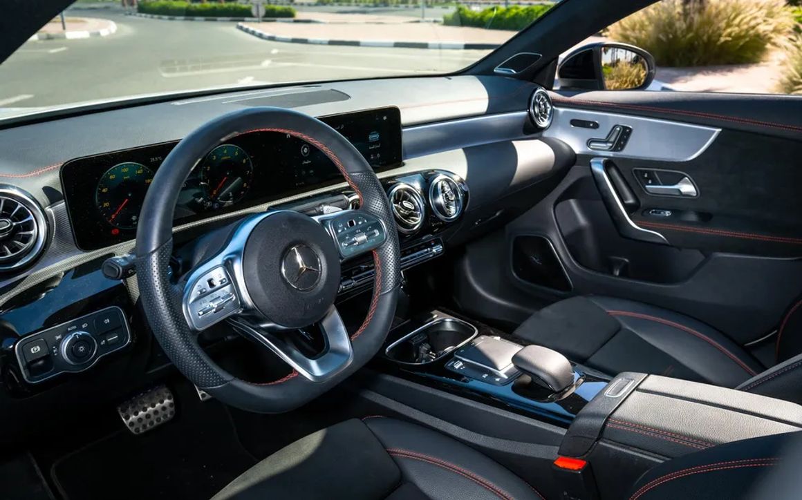 MERCEDES CLA45 AMG - image 12