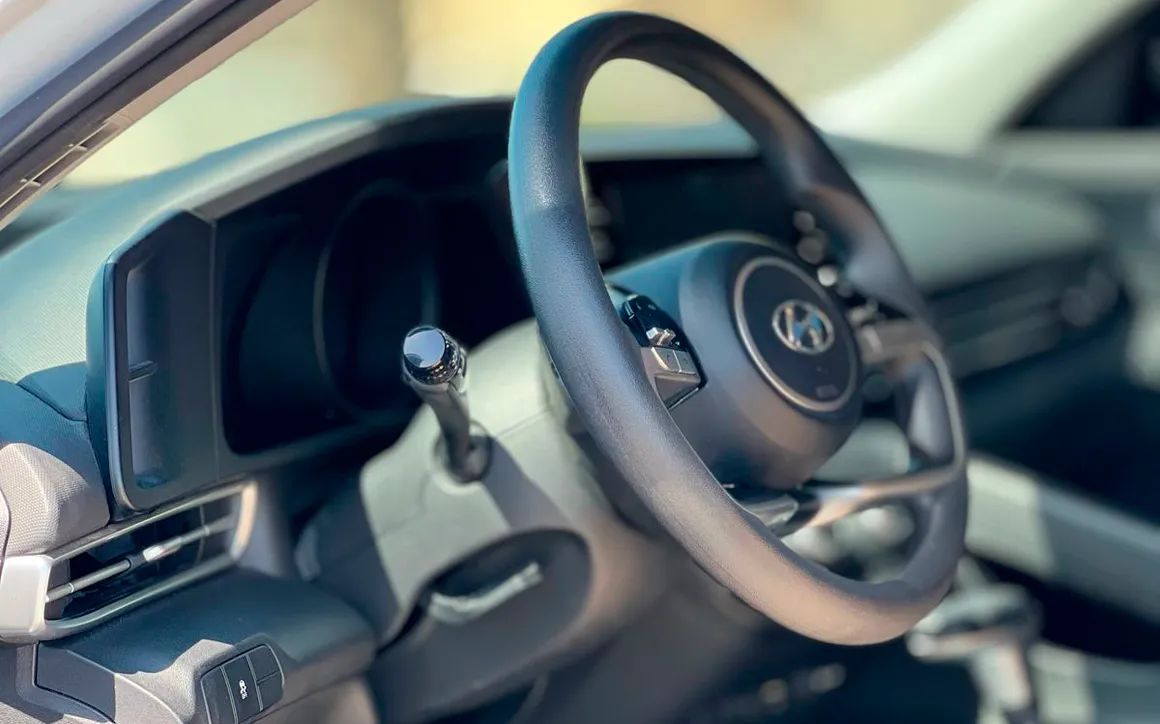 HYUNDAI ELANTRA - image 6