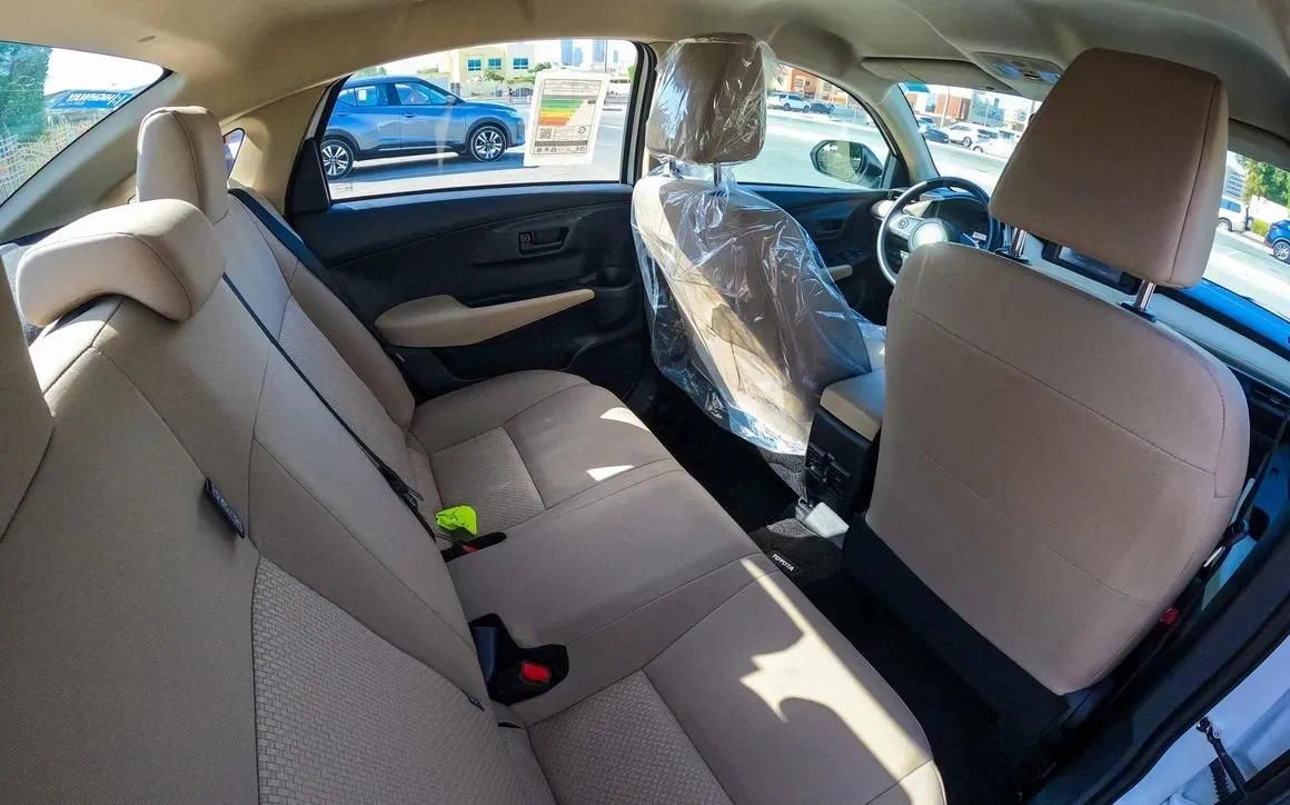 Toyota Yaris - image 8