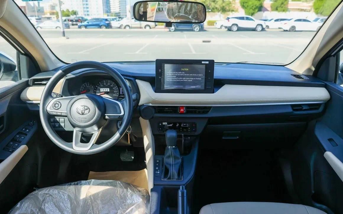 Toyota Yaris - image 7