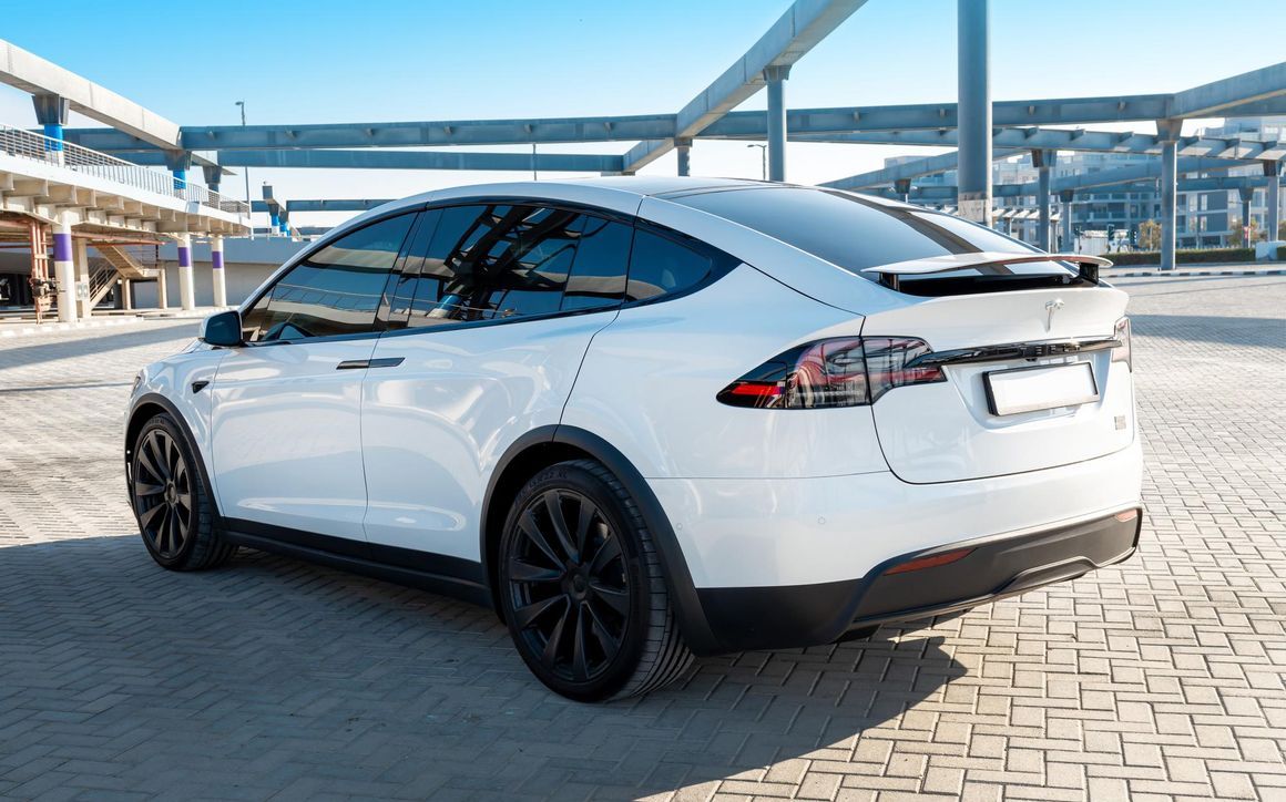 Tesla Model X - image 4