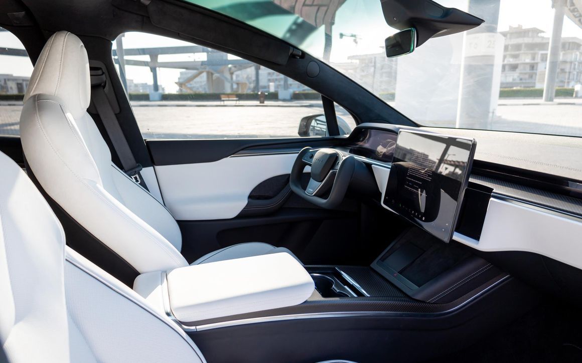 Tesla Model X - image 9