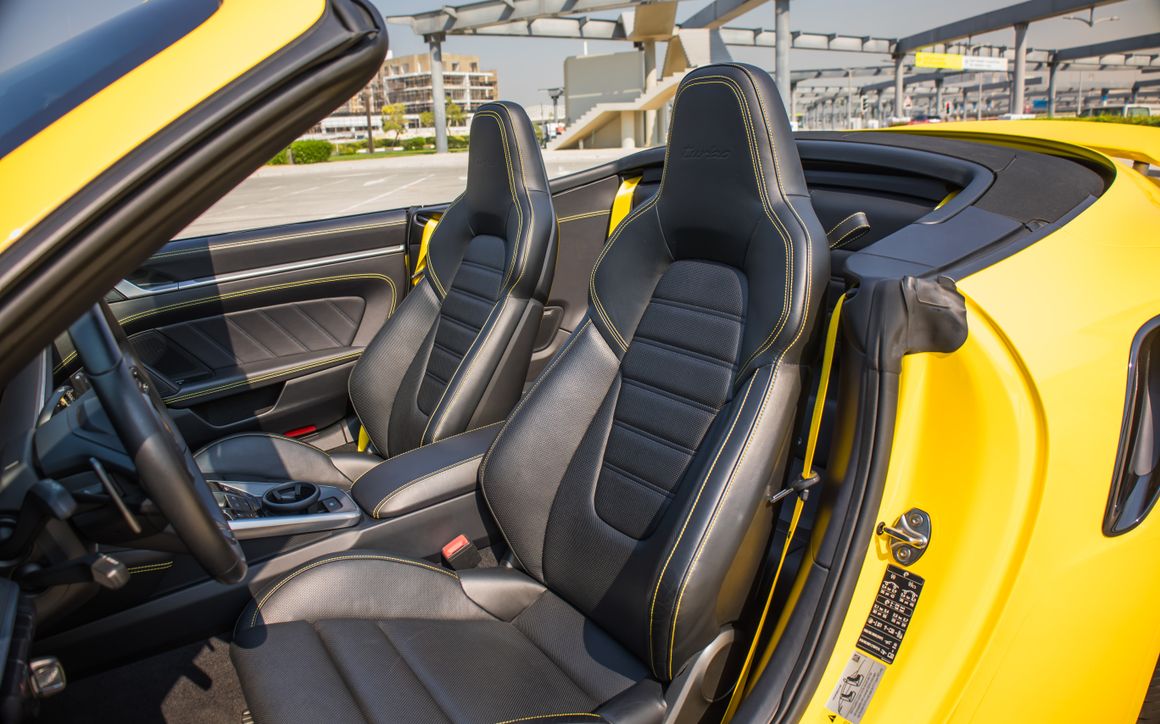 Porsche 911 992 Turbo Cabriolet - image 9