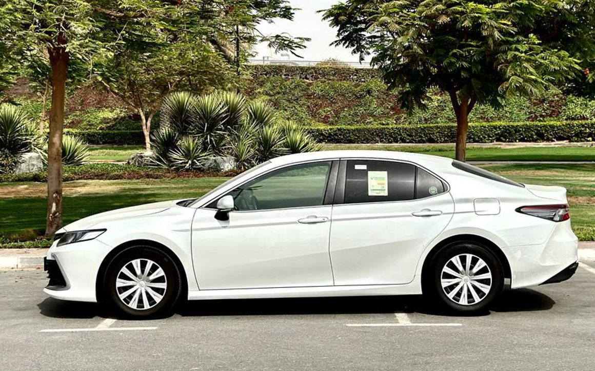 TOYOTA CAMRY - image 2