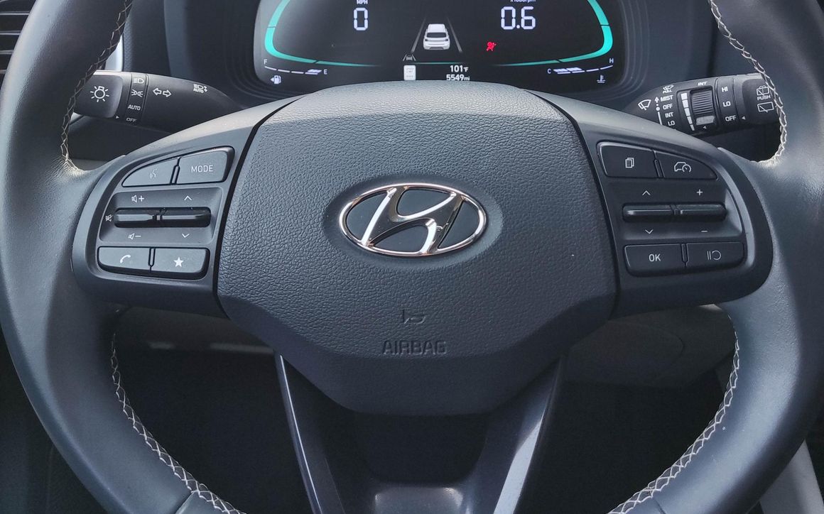 HYUNDAI VENUE - image 7