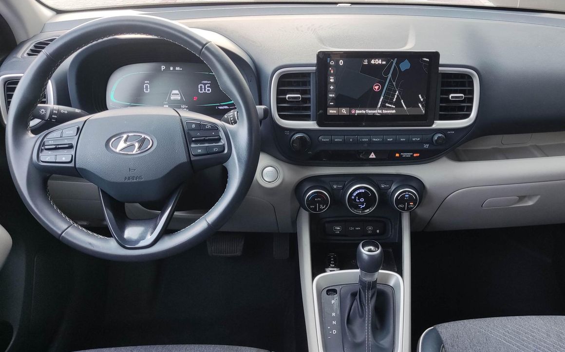 HYUNDAI VENUE - image 5