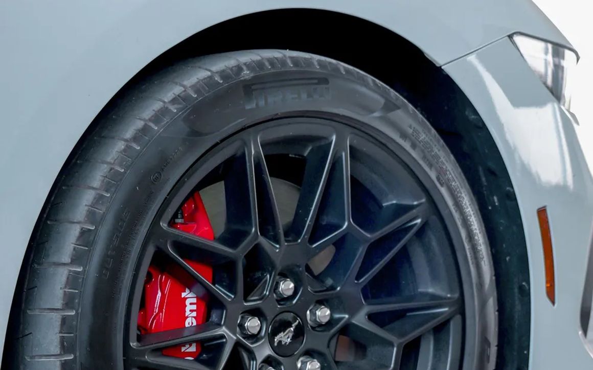 FORD MUSTANG GT V8 - image 9