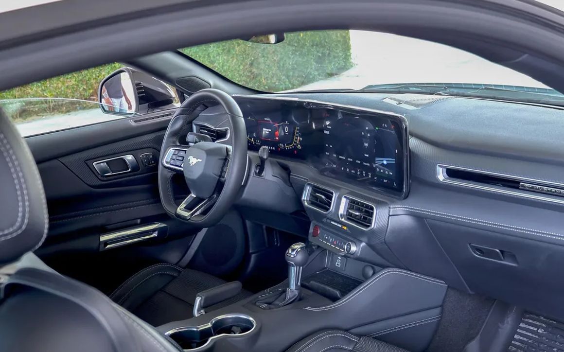 FORD MUSTANG GT V8 - image 10