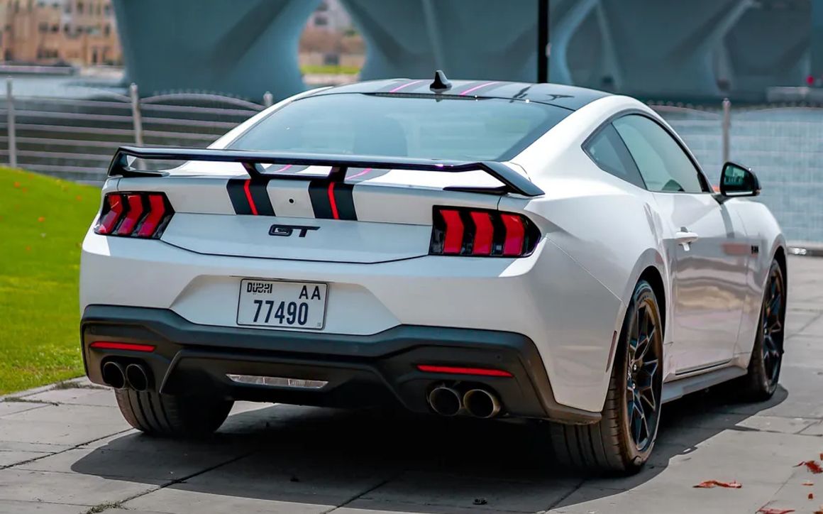 FORD MUSTANG GT V8 - image 6