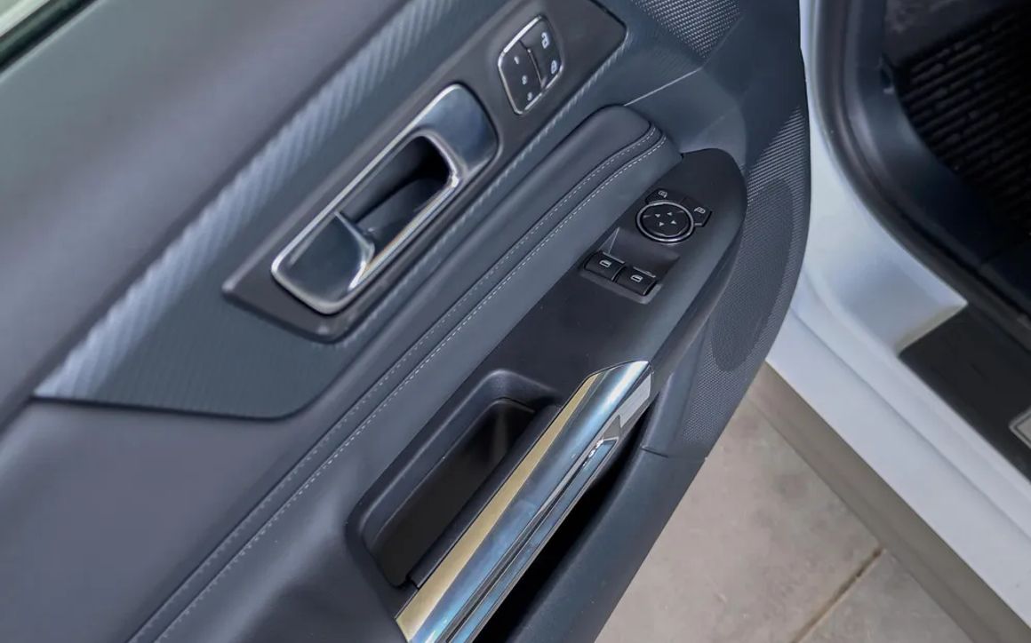 FORD MUSTANG GT V8 - image 13