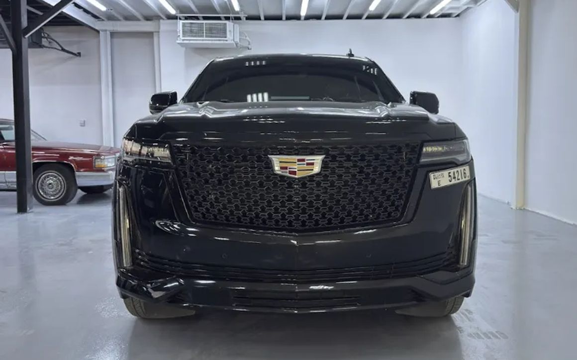 Cadillac Escalade Long With Pilot Seats - image 2