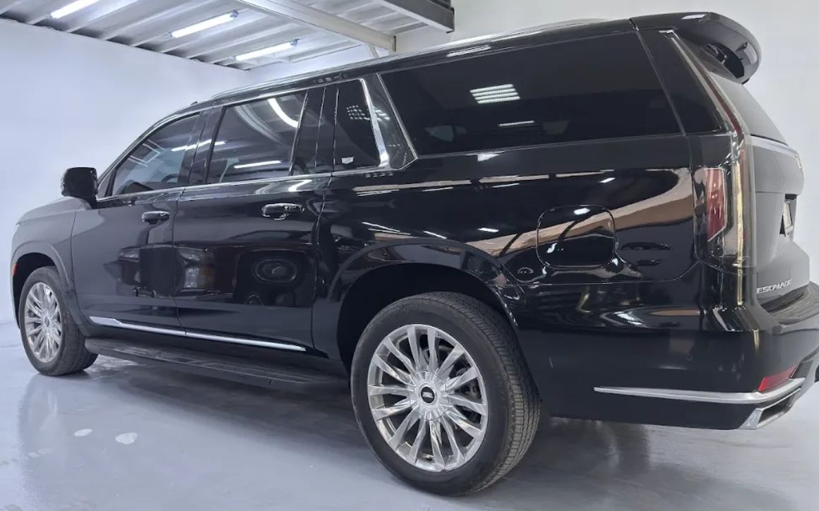 Cadillac Escalade Long With Pilot Seats - image 4