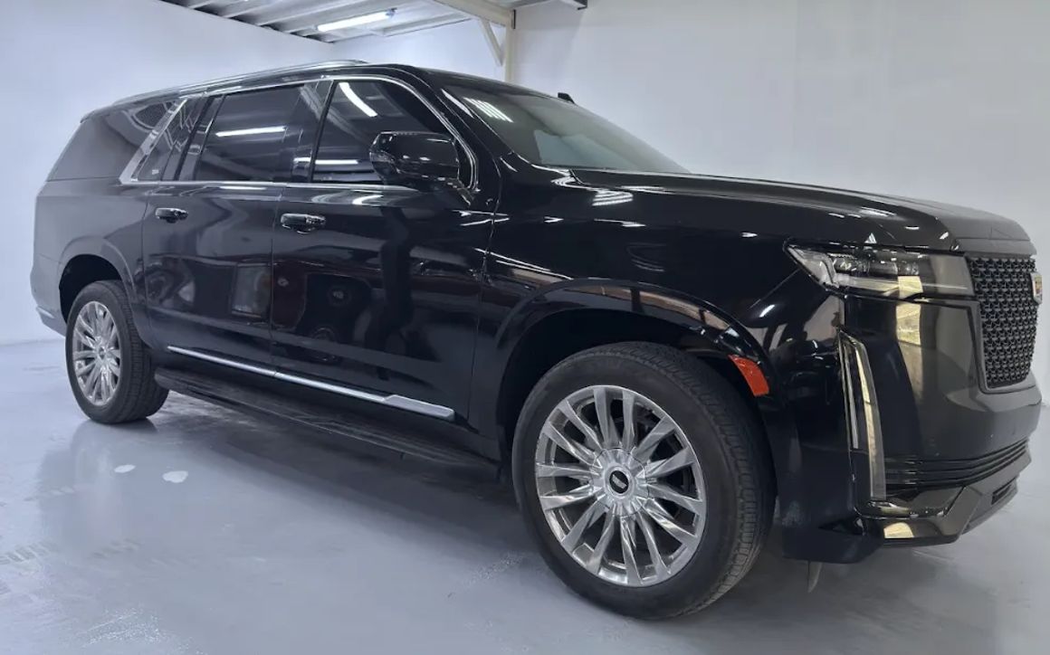 Cadillac Escalade Long With Pilot Seats - image 3