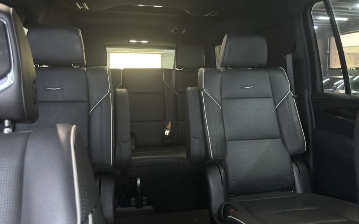 Cadillac Escalade Long With Pilot Seats - image 9