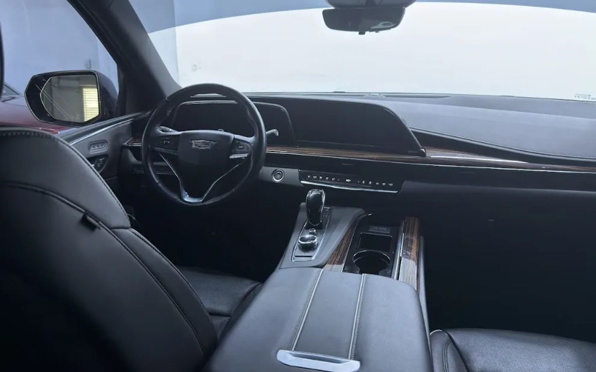 Cadillac Escalade Long With Pilot Seats - image 7