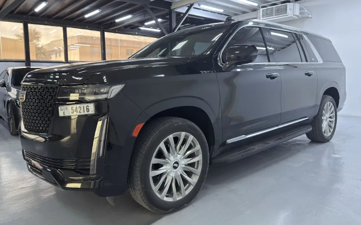 Cadillac Escalade Long With Pilot Seats - image 1