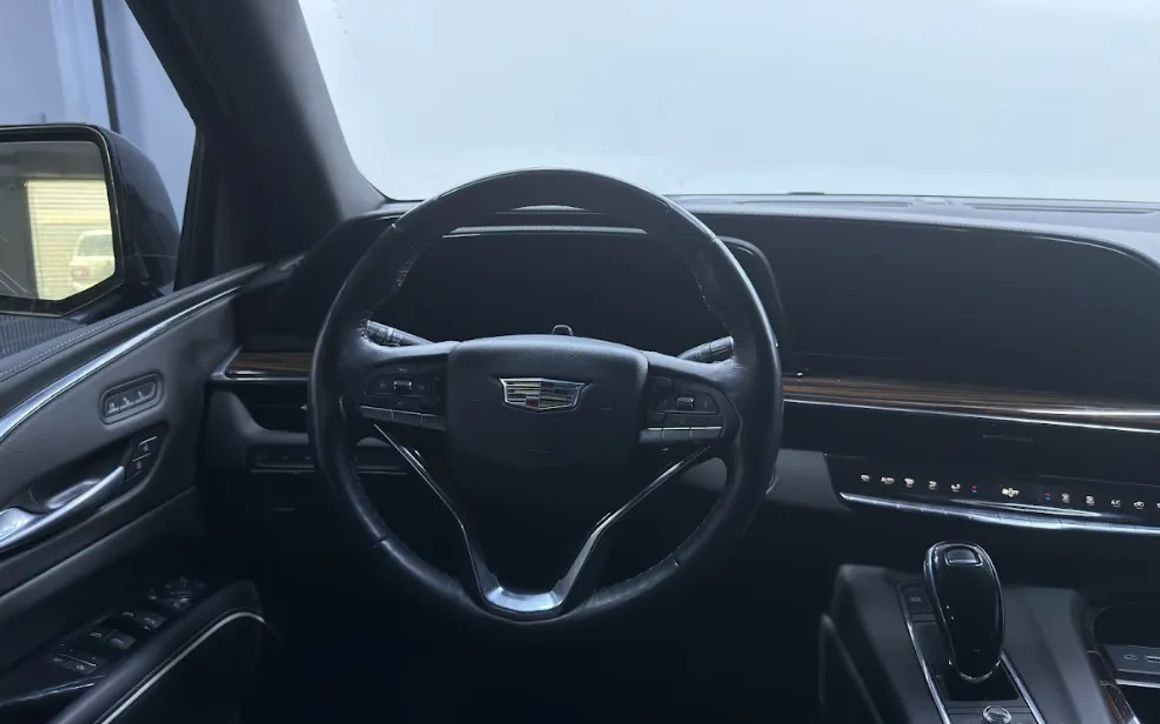 Cadillac Escalade Long With Pilot Seats - image 8