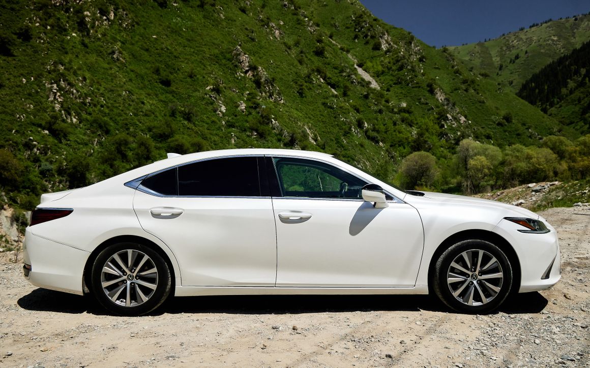 LEXUS ES - image 2