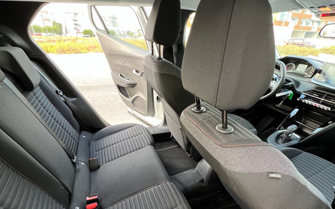 Peugeot 2008 - image 8