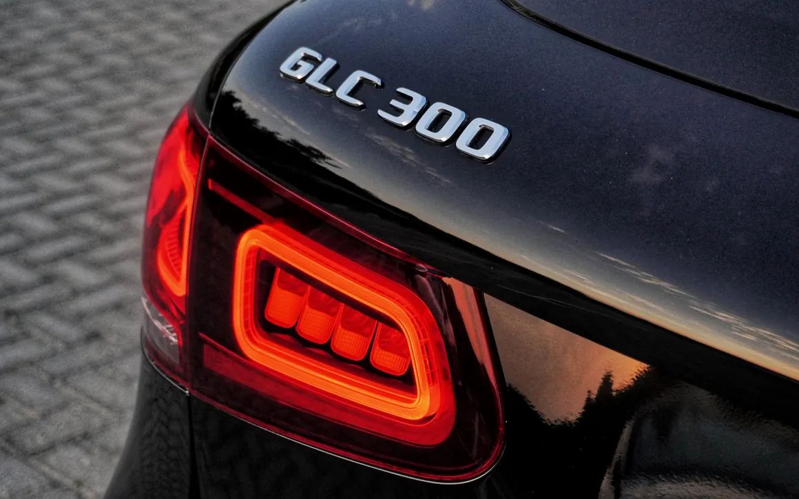 Mercedes GLC300 - image 10