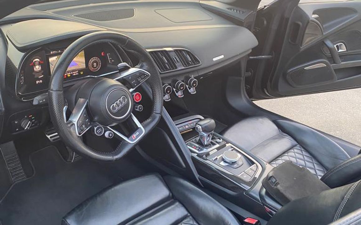 AUDI R8 - image 9