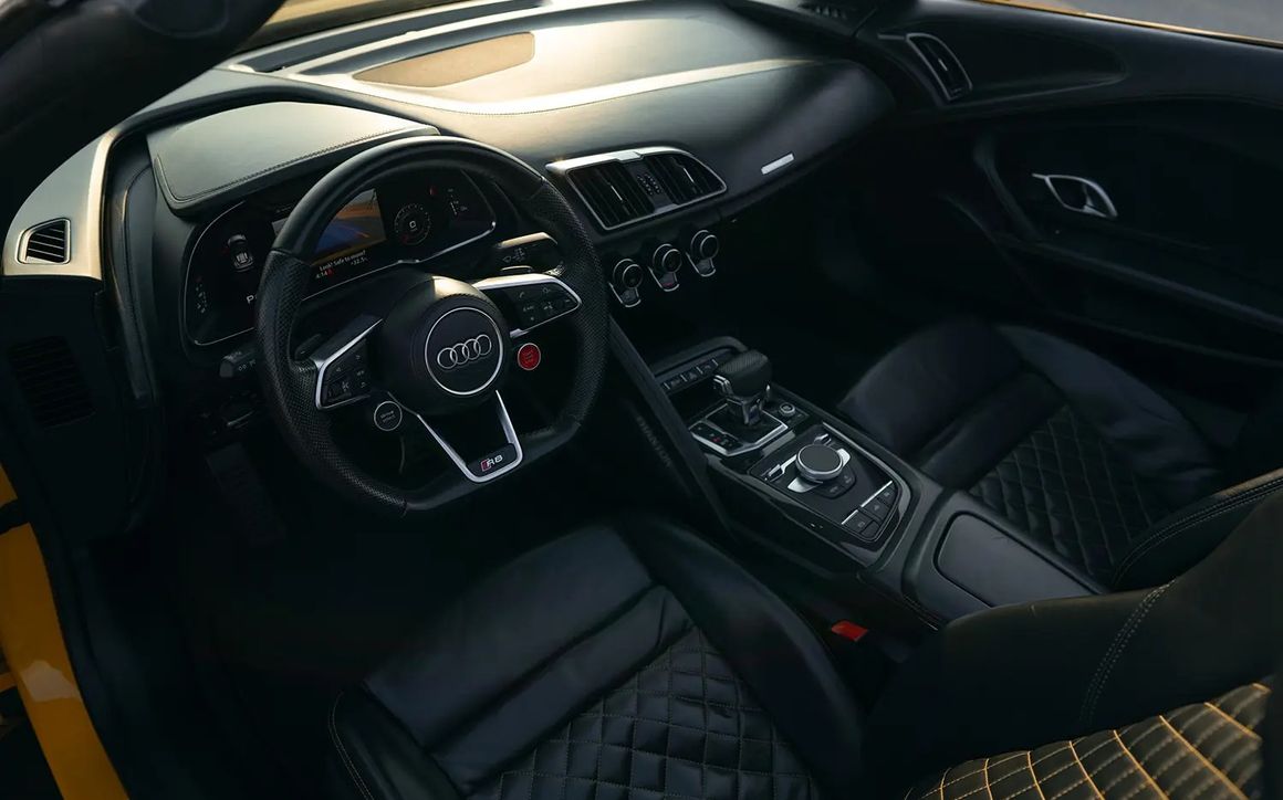 AUDI R8 V10 Spyder - image 7