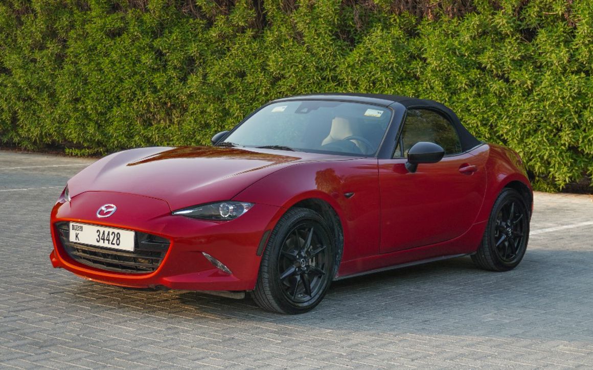 Mazda MX-5 convertible - image 9