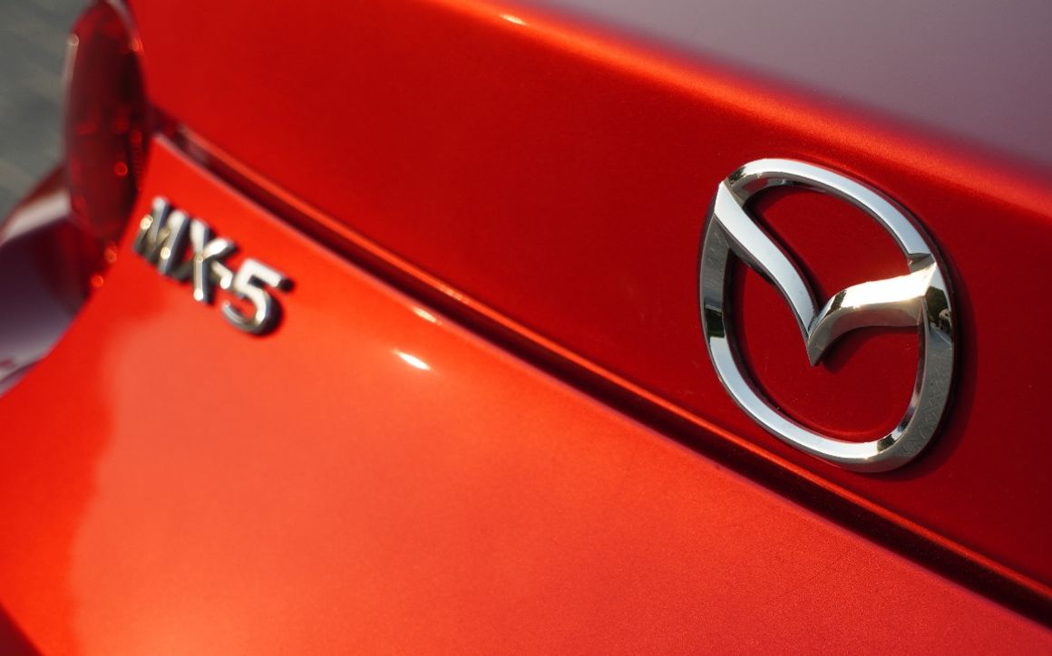 Mazda MX-5 convertible - image 12