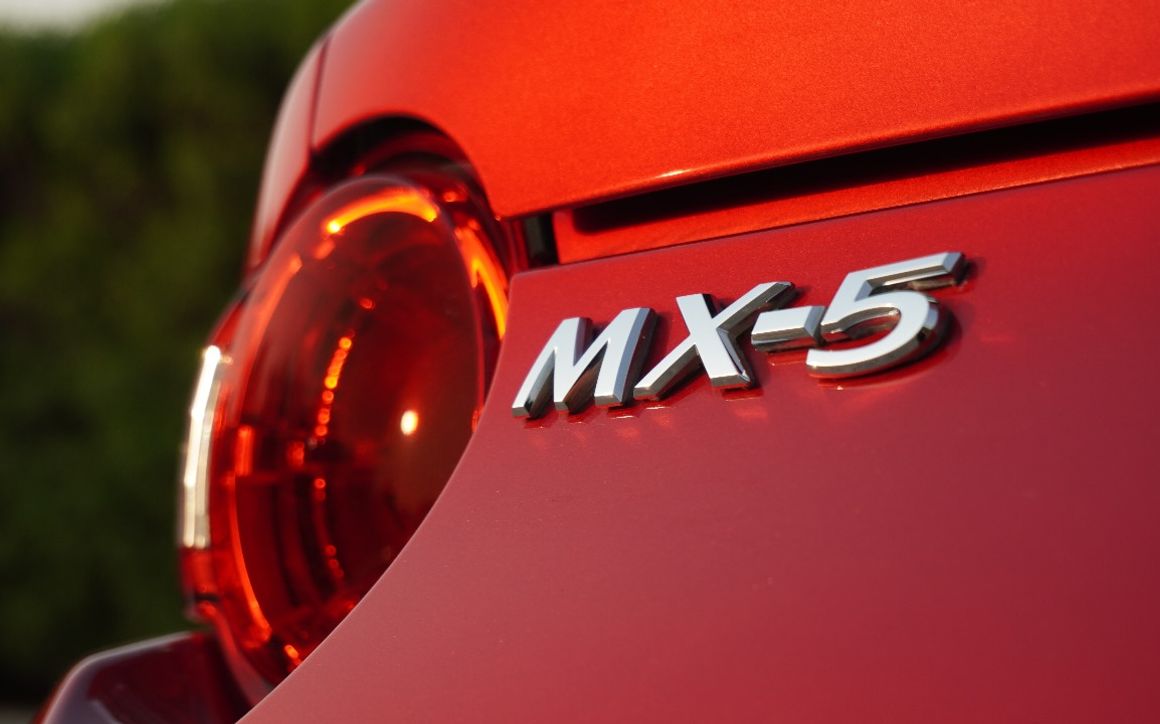 Mazda MX-5 convertible - image 13
