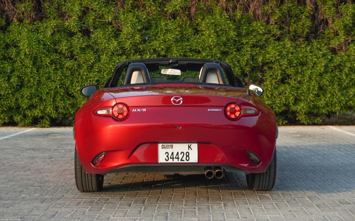 Mazda MX-5 convertible - image 6