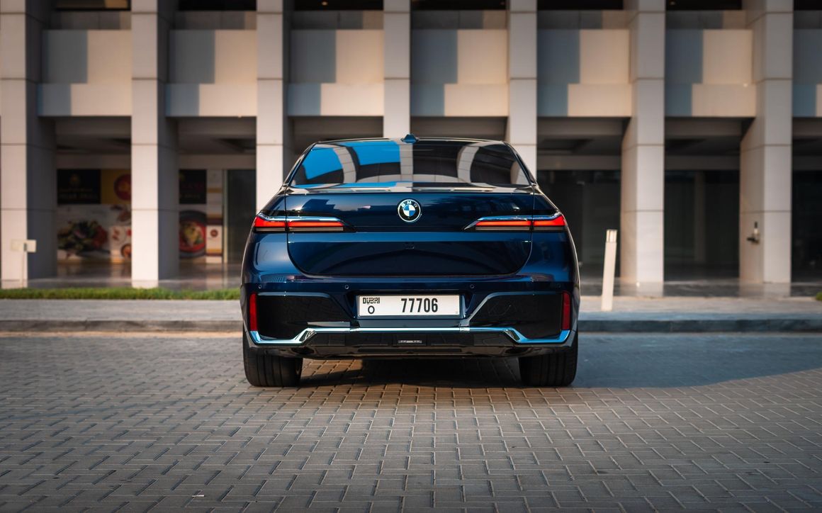 BMW 735 - image 10