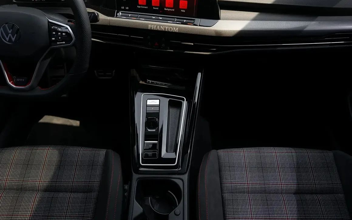 VOLKSWAGEN GOLF GTI 20L - image 10