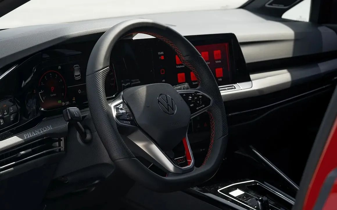 VOLKSWAGEN GOLF GTI 20L - image 8