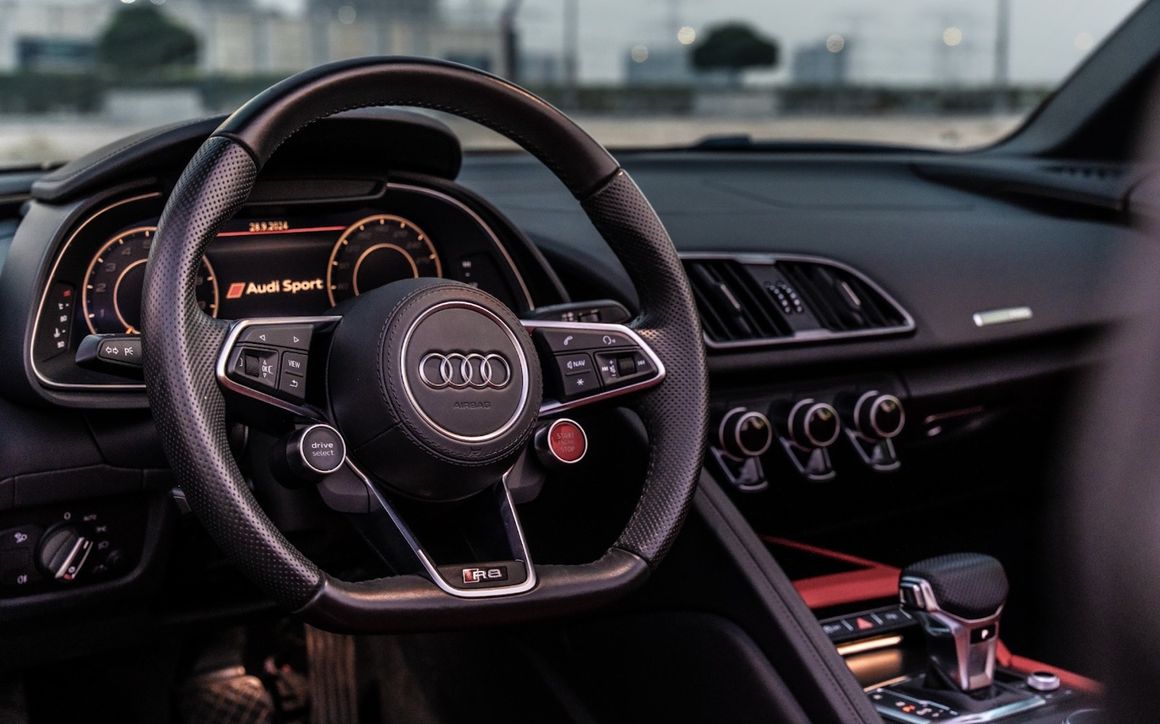 AUDI R8 V10 Spyder RWD - image 4
