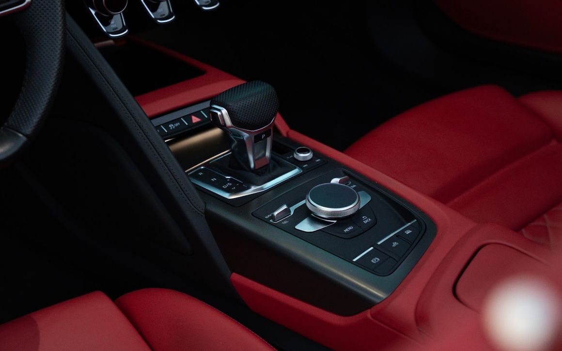 AUDI R8 V10 Spyder RWD - image 5