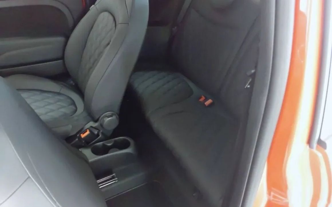 Abarth 695 Cabrio - image 10